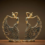 Escultura Decorativa Dançarina Pavão – Arte Abstrata em Cerâmica 28,5cm