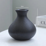 Conjunto com 5 Vasos Decorativos Pretos de Formas Orgânicas