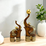 Kit com 2 Esculturas de Elefante em Resina – Acabamento Amadeirado e Dourado