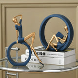 Kit com 2 Esculturas Decorativas Leitoras em Resina – Azul e Dourado
